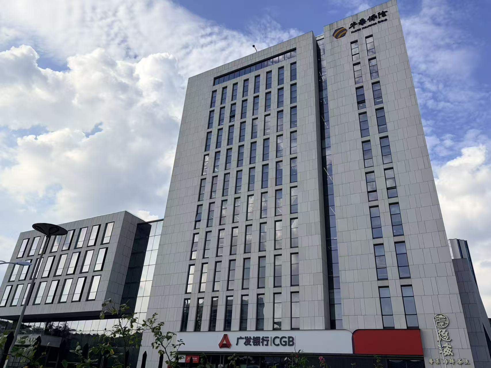 华泰金融大厦11米挑高大堂实景